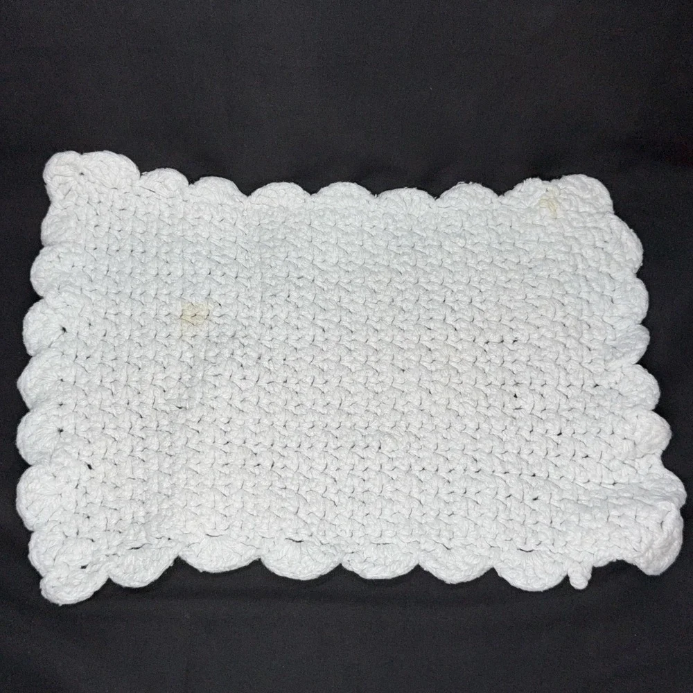 Vintage Handmade Crochet Placemat Rectangular Scalloped Cotton White Table